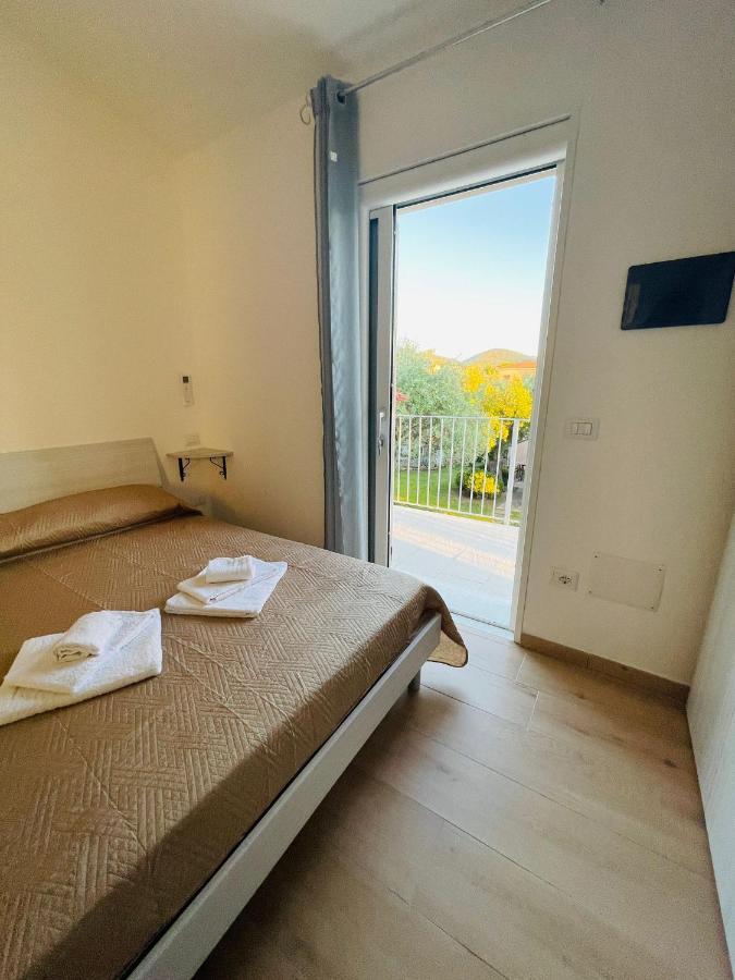 Chrisso Rooms Affittacamere San Teodoro  Esterno foto
