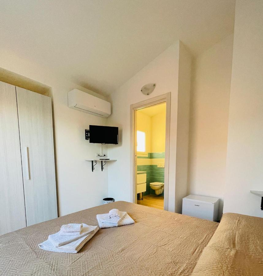 Chrisso Rooms Affittacamere San Teodoro  Esterno foto